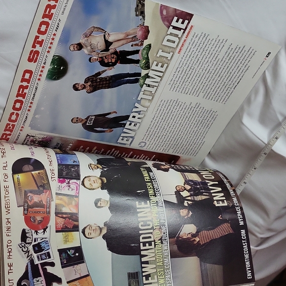 AP magazine Paramore #255 October 2009 alternative press - Picture 11 of 15